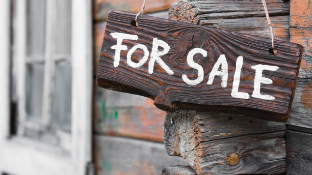 istock Sale wood sign 813117640