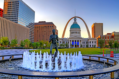 July 7, 2017 - St. Louis, Missouri - Keiner Plaza and the Gateway Arch in St. Louis, Missouri.