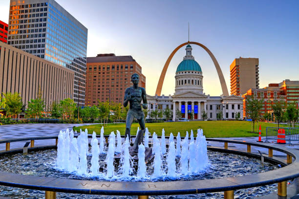 Kiener Plaza and the Gateway Arch in St. Louis, Missouri stock photo