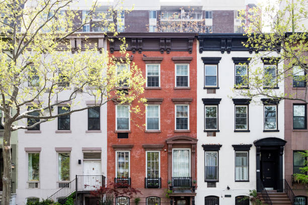 edificios históricos en la ciudad de nueva york - townhomes fotografías e imágenes de stock