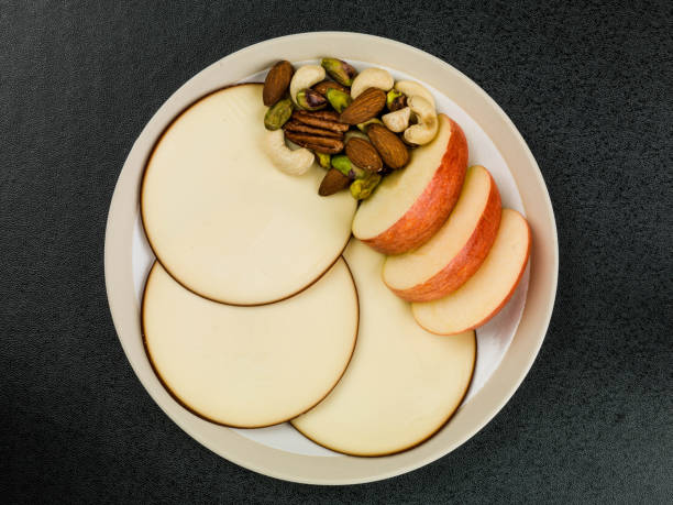 istock Sliced Apple and Gouda Cheese Rounds 813239624