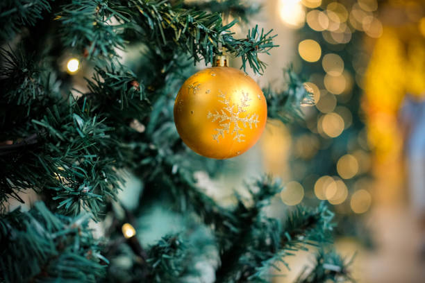 istock Decorated christmas tree with golden ball 813243170