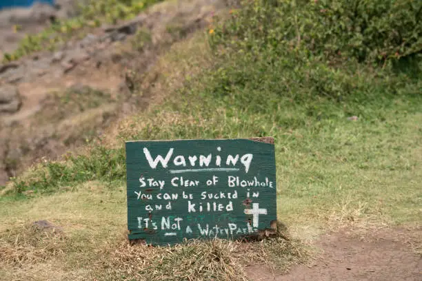 Sign on hike down to Maui blowhole