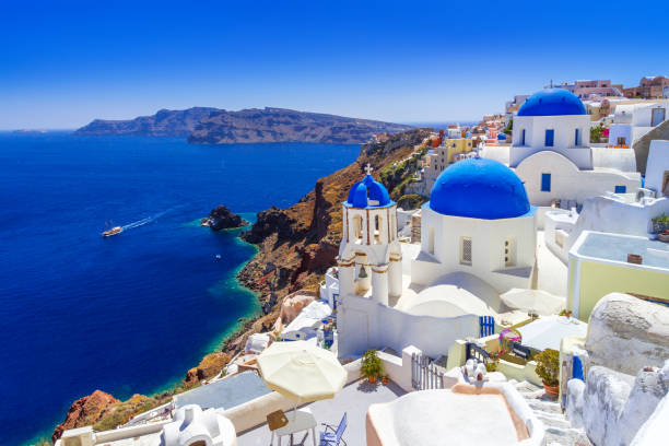 istock Beautiful Oia town on Santorini island 813272528