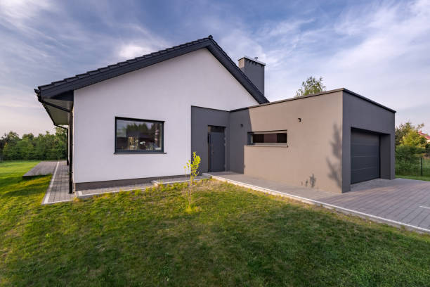 istock Cozy house with garage 813369050