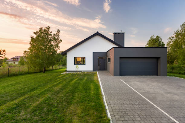 istock House with backyard and garage 813369074