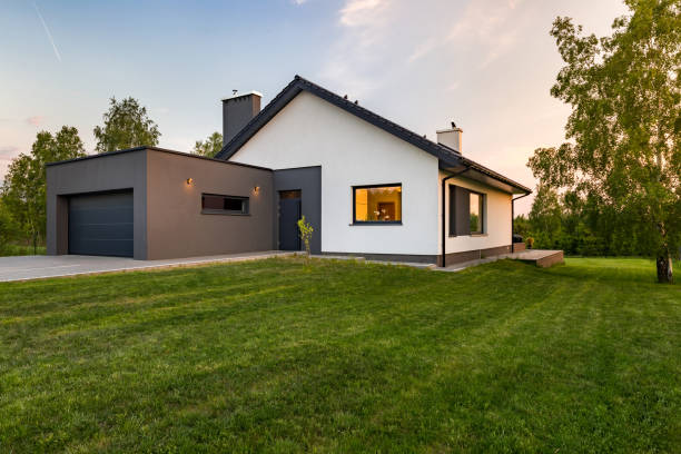 istock Stylish house with large lawn 813369084