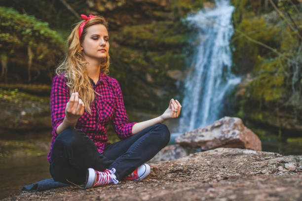 donna medita per cascata - waterfall zen like women meditating foto e immagini stock