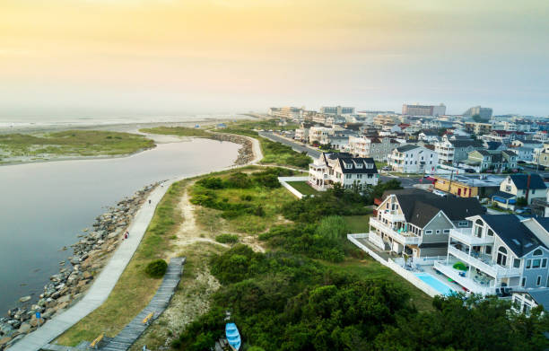 vista aérea do pôr do sol ao longo do quebra-mar norte wildwood - mid atlantic usa fotos - fotografias e filmes do acervo