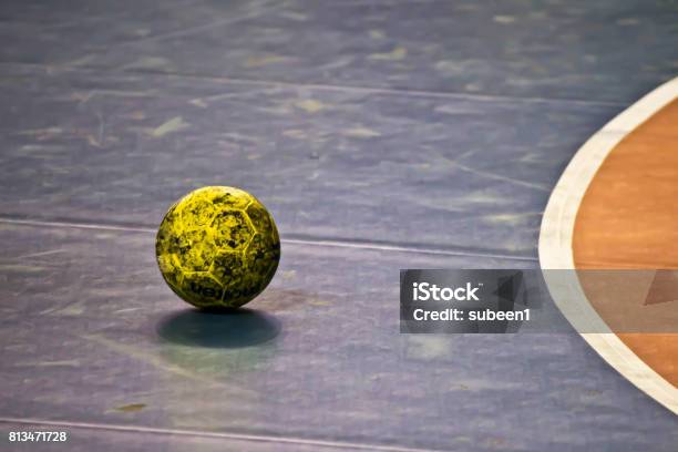 Reposo Foto de stock y más banco de imágenes de Falta de mano - Falta de mano, Parqué - Suelo, Pelota