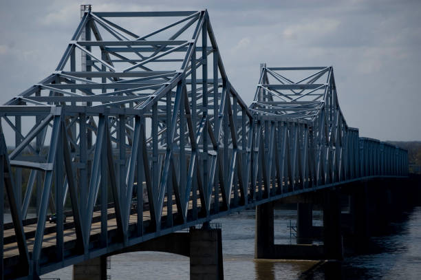 istock Bridges at Vicksburg 813534324