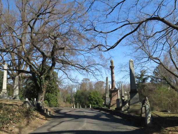 istock Hollywood Cemetery Road Richmond Virginia 813537872