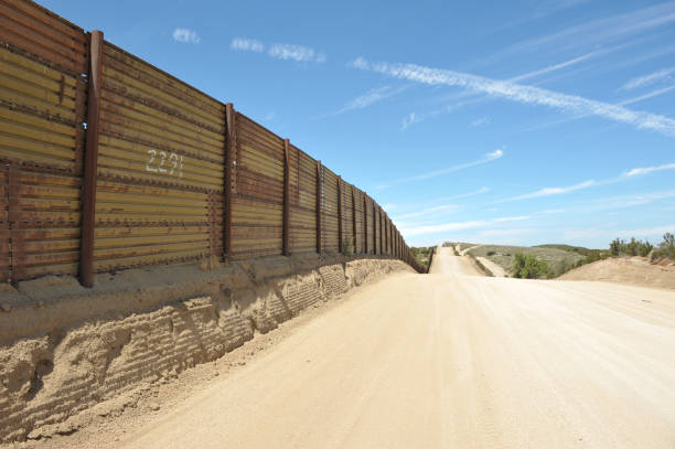 Border Wall The southern USA-Mexican border, Campo, California, 2017. international border barrier stock pictures, royalty-free photos & images