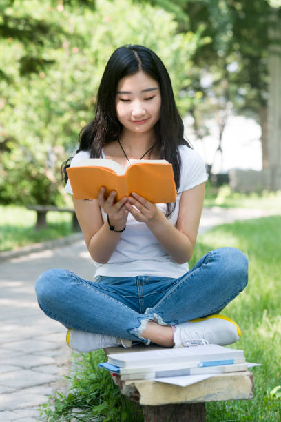 istock Reading the girl 813580578