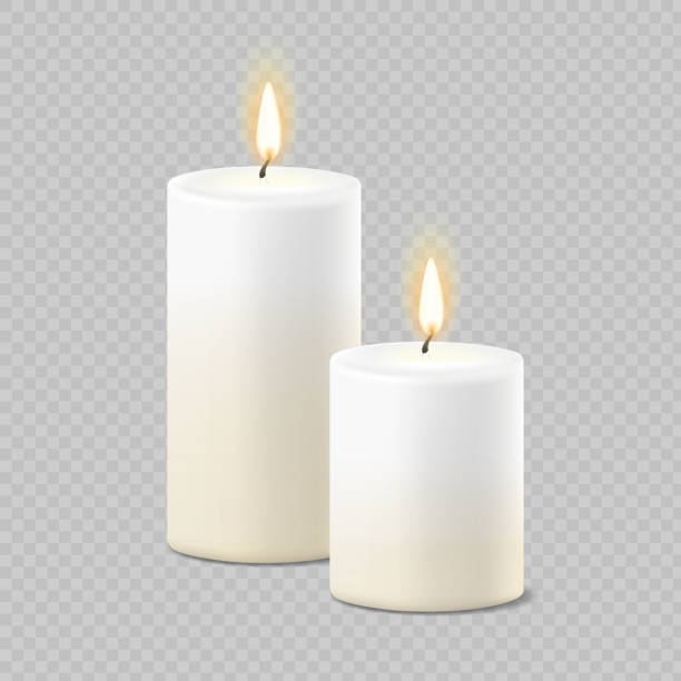 ilustraciones, imágenes clip art, dibujos animados e iconos de stock de conjunto de velas blancas realista vector con fuego sobre fondo transparente. palos de velas aromáticas cilíndricas con ardientes llamas - vela