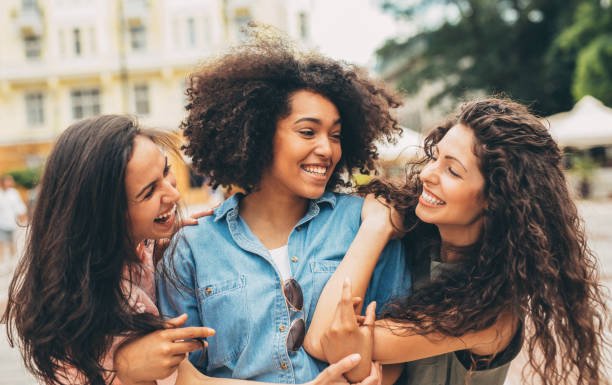 istock Girlfriends in the city 813648144
