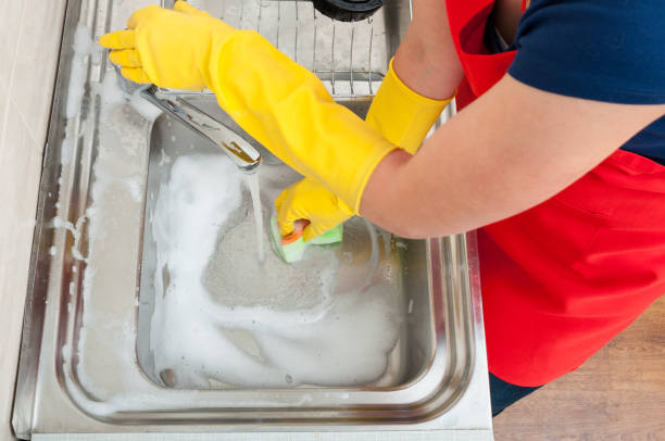 istock Female housekeeper cleaning the kitchen sink 813654982
