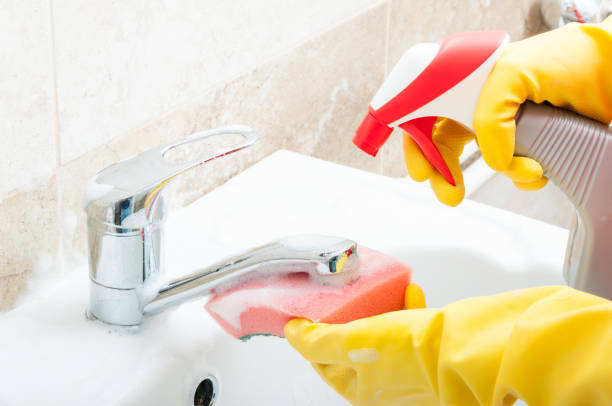 istock Woman hands cleaning the sink bathroom 813655358