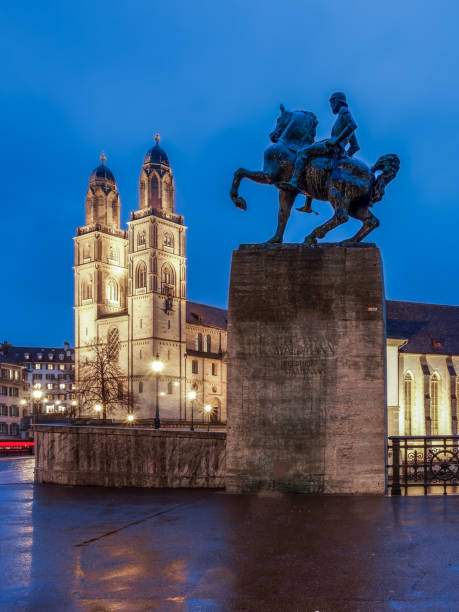 Hans Waldmann and Grossmünster The statue of Hans Waldmann and the Great Minster in Zurich at blue hour. switzerland zurich architecture church stock pictures, royalty-free photos & images