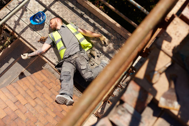 Builderman Falling Over 2,500+ Construction Worker In Pain Stock Photos, Pictures & Royalty ...