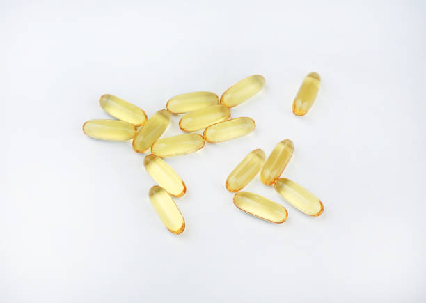 istock Yellow fish oil capsules on a white background. 813713422