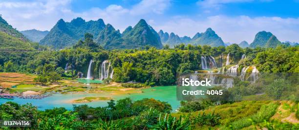 Foto de Cachoeira e mais fotos de stock de Paisagem - Cena Não-urbana - Paisagem - Cena Não-urbana, Cascata, Vietnã