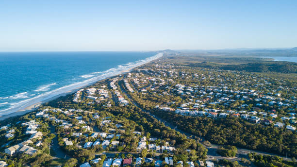 zdjęcie lotnicze plaży wokół noosa - sunshine coast australia zdjęcia i obrazy z banku zdjęć