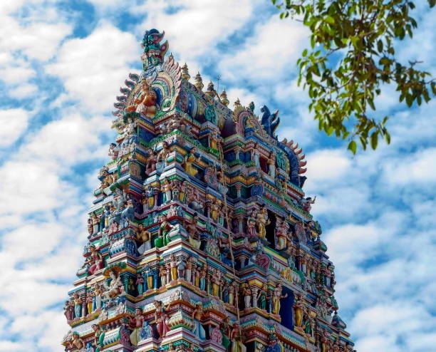 gopuram sri lanka - gopuram architecture and buildings temple sri lanka photos et images de collection