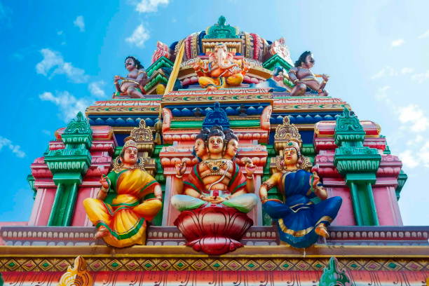 gopuram sri lanka - gopuram architecture and buildings temple sri lanka photos et images de collection