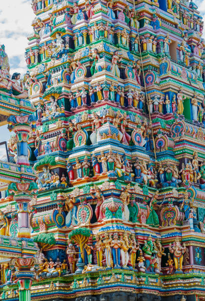 temple de gopuram batikaloa sri lanka - gopuram architecture and buildings temple sri lanka photos et images de collection