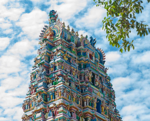 temple de gopuram batikaloa sri lanka - gopuram architecture and buildings temple sri lanka photos et images de collection