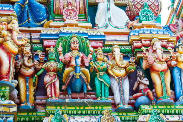 temple de gopuram batikaloa sri lanka - gopuram architecture and buildings temple sri lanka photos et images de collection