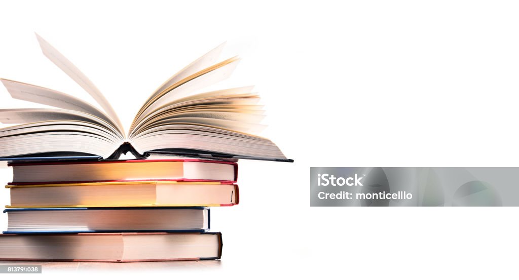 Composizione con pila di libri isolati su bianco - Foto stock royalty-free di Libro