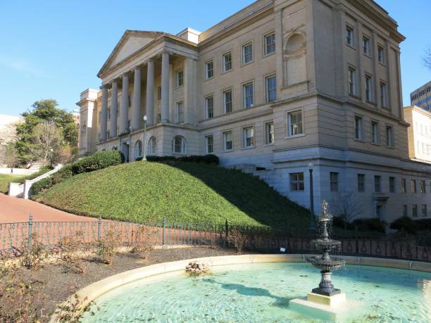 istock Downtown Richmond, Virginia Oliver Hill Capitol Building Area With Pool 813995932