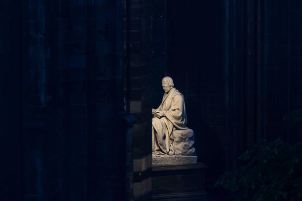 istock Scott Statue in Princes Street, Edinburgh 814011096