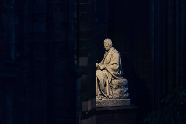 istock Scott Statue in Princes Street, Edinburgh 814011122