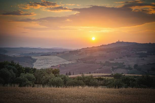 istock sunset over Pienza. Tuscany 814065102