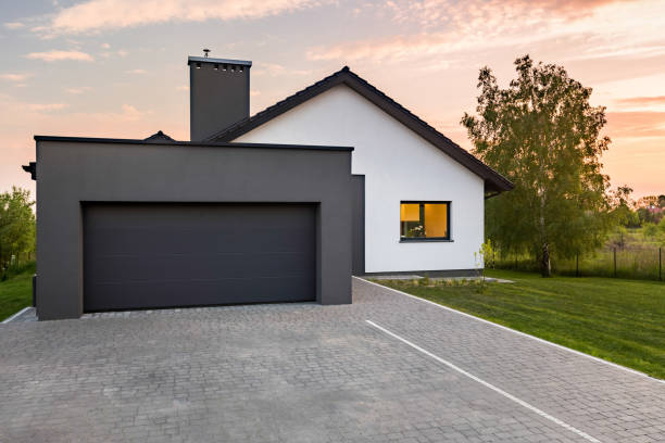 istock Stylish house with garage 814093552