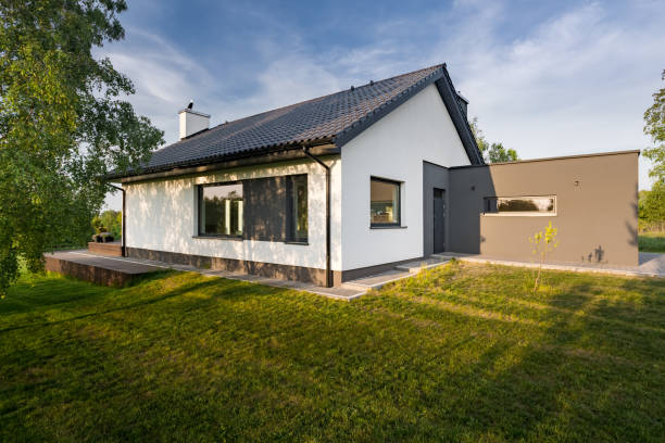 istock Cozy house with green lawn 814093660