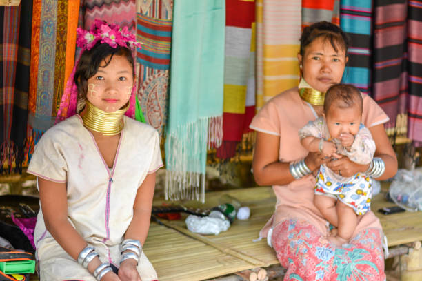 Long Neck Village in Thailand CHIANG MAI, THAILAND - July 10, 2017: Long Neck woman in a tribe near Chiang Mai in Northern Thailand. kayan neck rings stock pictures, royalty-free photos & images