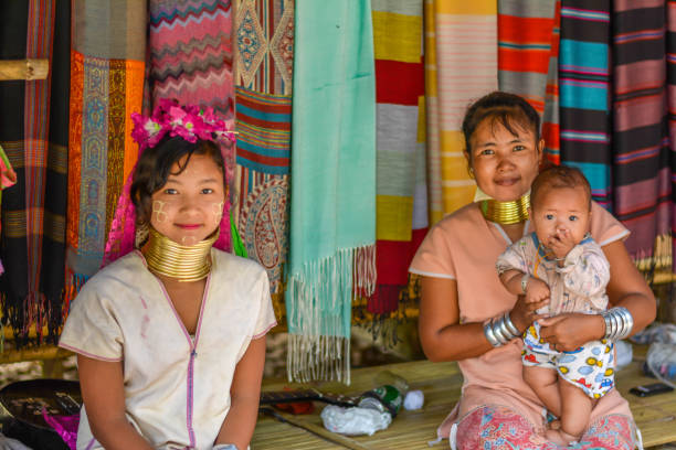Long Neck Village in Thailand CHIANG MAI, THAILAND - July 10, 2017: Long Neck woman in a tribe near Chiang Mai in Northern Thailand. kayan neck rings stock pictures, royalty-free photos & images