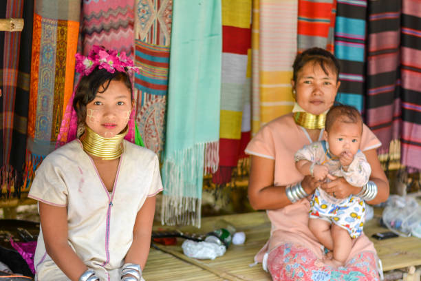 Long Neck Village in Thailand CHIANG MAI, THAILAND - July 10, 2017: Long Neck woman in a tribe near Chiang Mai in Northern Thailand. kayan neck rings stock pictures, royalty-free photos & images
