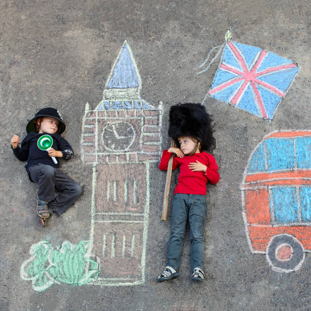 istock Two little kids with London picture drawing with chalks 814328460