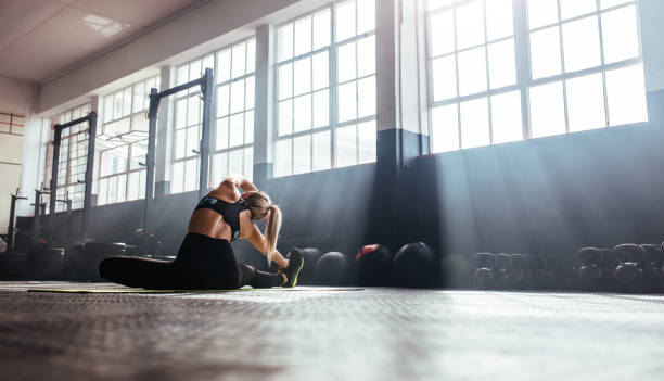 istock Young woman training in gymnasium. 814346498