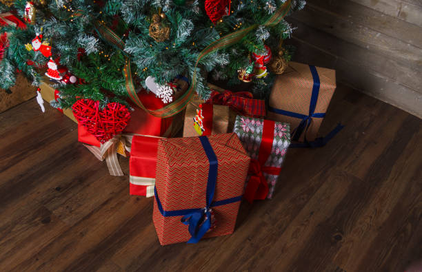 istock Christmas gifts 814350636