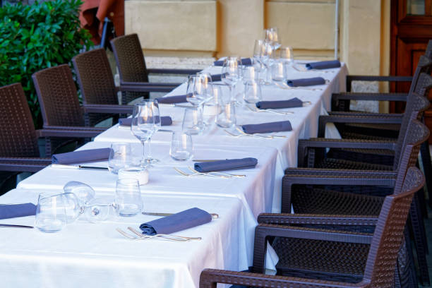 istock Typical Italian street cafe at Siena 814358592