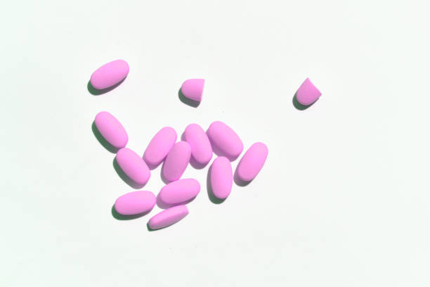 pílulas cor-de-rosa - painkiller vitamin pill full frame macro - fotografias e filmes do acervo