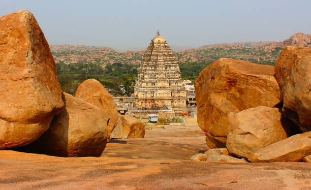 starożytna świątynia virupaksha w hampi, indie - shiv bangalore shiva god zdjęcia i obrazy z banku zdjęć