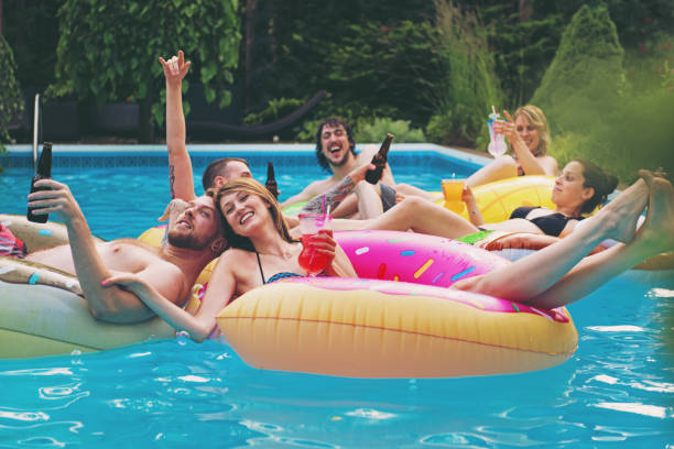 istock Friends during a summer day 814564544