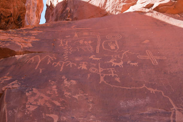 istock Petroglyphs of Valley of Fire, Nevada 814567624